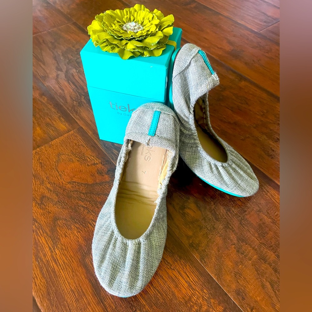 🚚MOVING SALE 📦 Grey Tieks